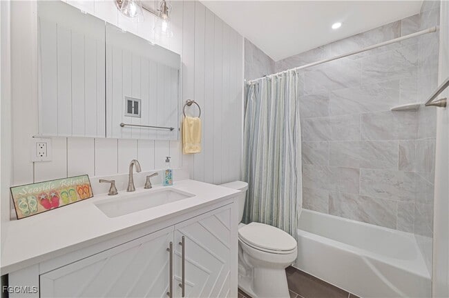 Building Photo - 223 3rd Ave S