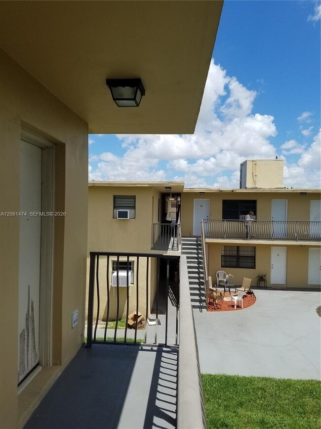Building Photo - 4450 SW 67th Ave