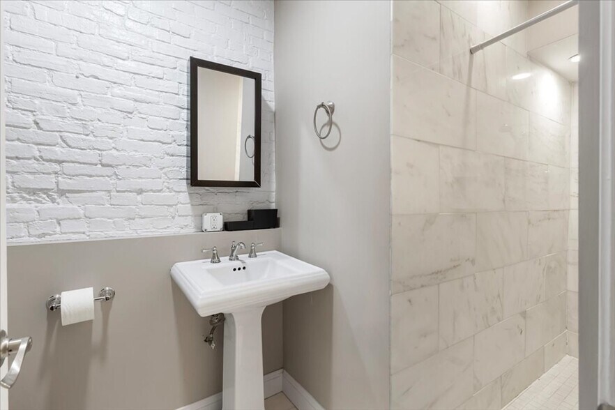 Building Photo - 80 West Cedar St