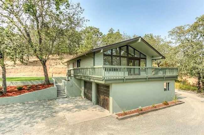 Building Photo - Relaxing Oasis