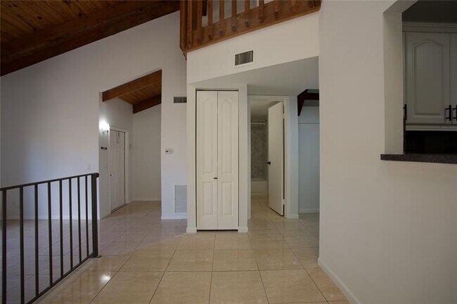 Building Photo - 2125 SW 81st Ave