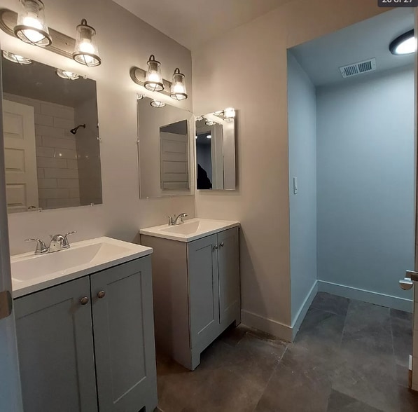 Building Photo - 6108 W Townley Ave