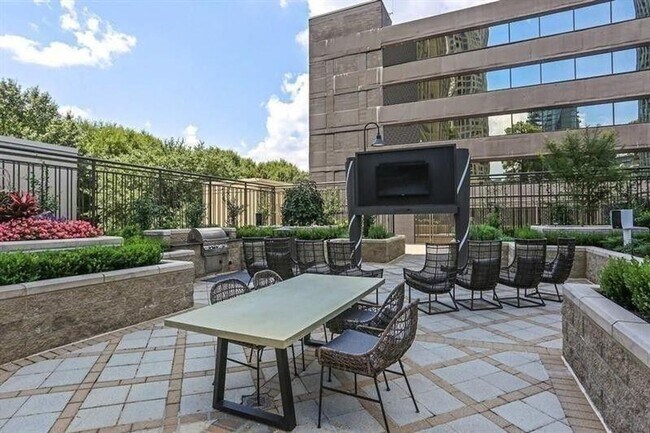 Building Photo - 2 Bedroom, 2 Bathroom Spacious Condo with Dining & Living Room within Heart of Buckhead