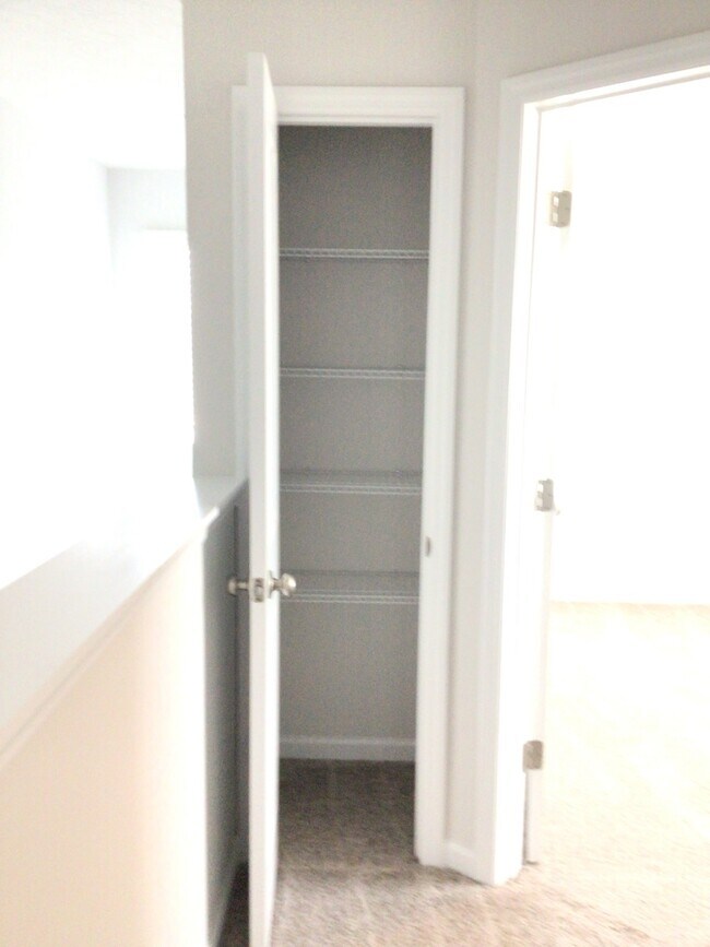 Building Photo - 605 Hampton Dr