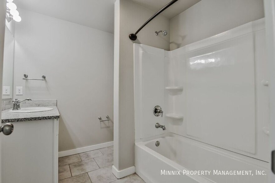 Building Photo - 13407 Ave. R-1(FS)
