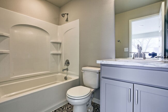 Building Photo - Beautiful Townhome For Lease