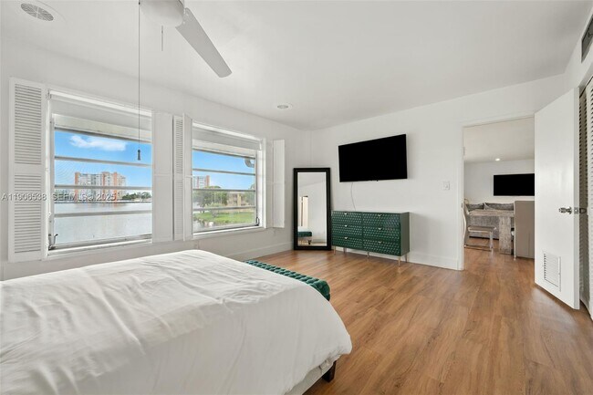 Building Photo - 1350 NE 191st St