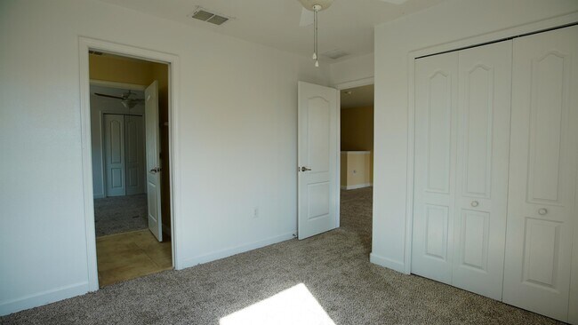 Building Photo - 1528 Moon Valley Dr
