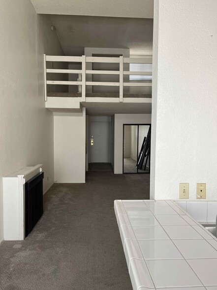 Building Photo - 616 Veteran Ave