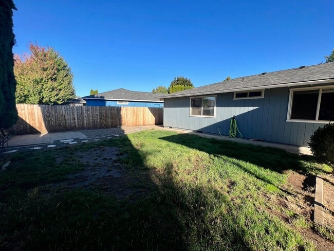 Building Photo - 1713 Tara Cir