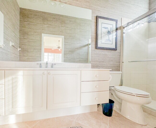 Building Photo - "Luxurious 3-Bedroom Bradenton Retreat with Granite Elegance & Guest Suite -