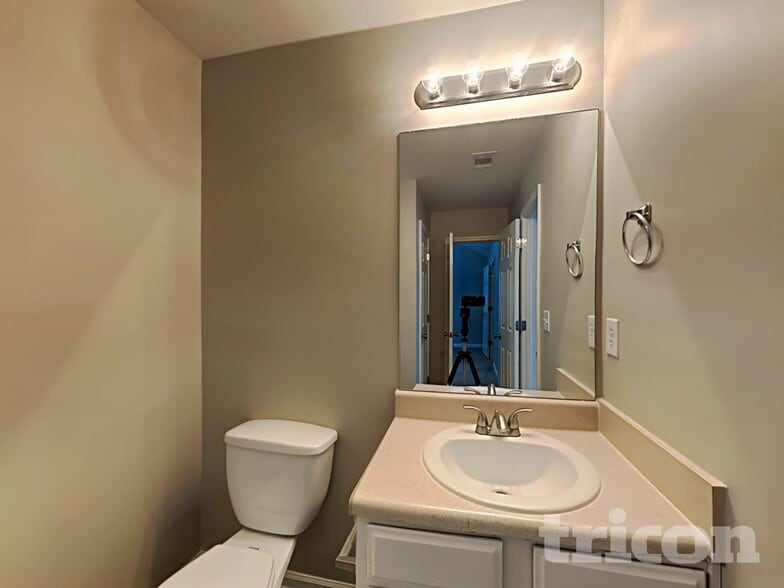 Building Photo - 128 Hidden Creek Dr