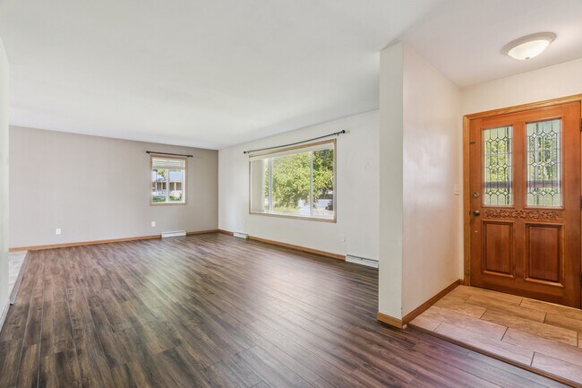 Building Photo - 923 Talwrn Ct