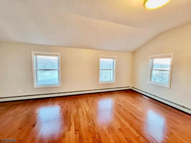 Building Photo - 15 S Lakeside Ave