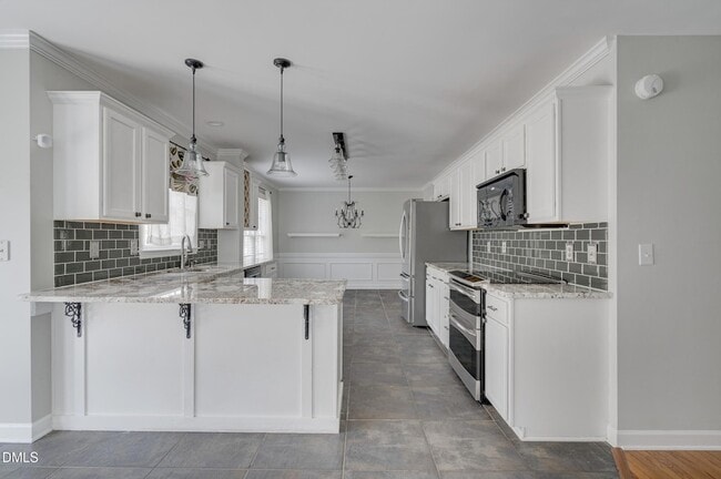 Building Photo - 5900 Eaglesfield Dr