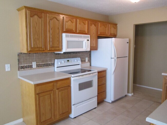 Building Photo - 412 E Denton Cir