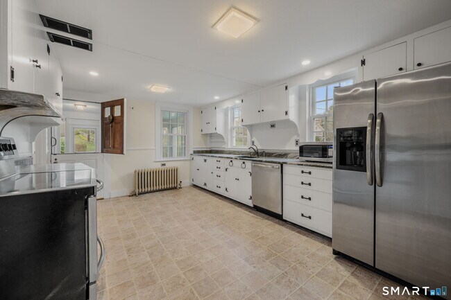 Building Photo - 260 Hamburg Rd