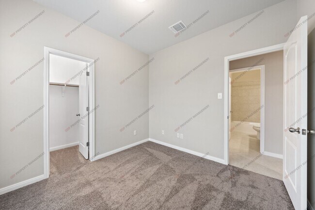 Building Photo - 625 Oxford Ln