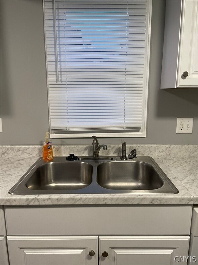 Building Photo - 104 Hills St