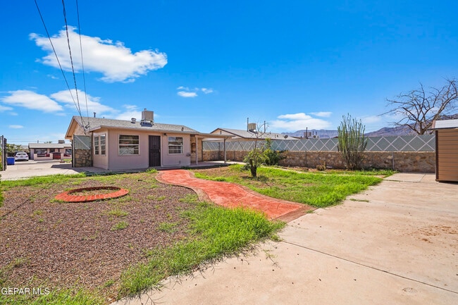 Building Photo - 5017 Sierra Madre Dr