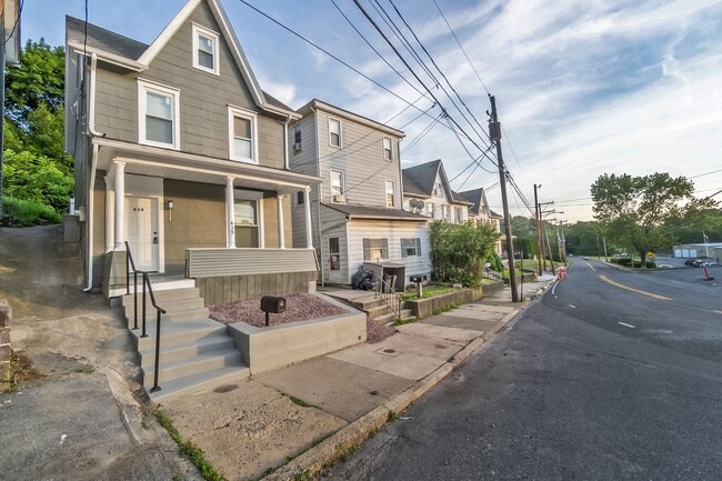 Building Photo - Spacious 3-Bed + Office Home in Slatington — Fresh Floors & Flexible Layout