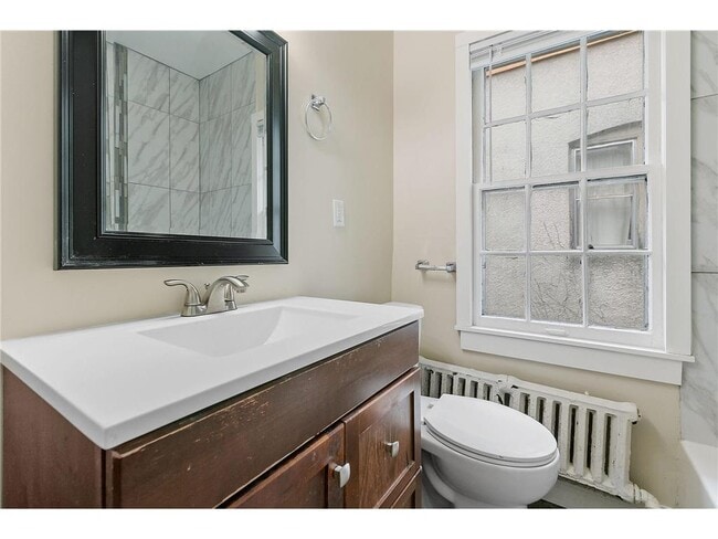 Building Photo - 2512 Dupont Ave S