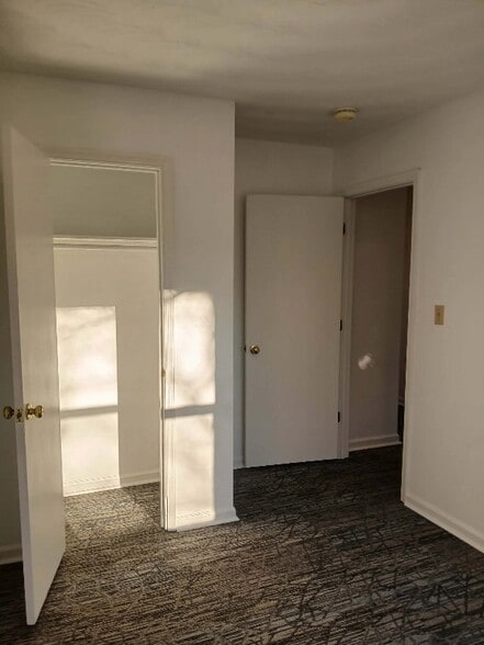 Building Photo - 2403 Roanoke Ave