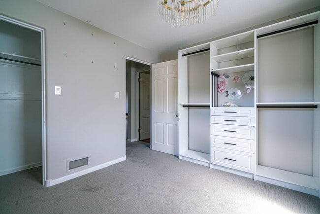 Building Photo - Charming 4 Bed, 2/5 Bath East Bench House