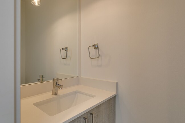 Building Photo - Modern & Bright Seattle 4 Bed Townhome!