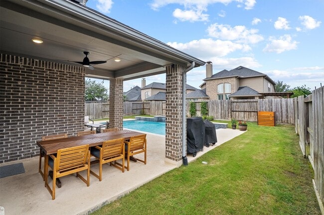 Building Photo - 3427 Willow Cres Ct