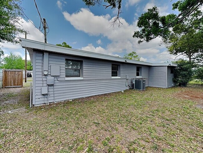 Building Photo - 8403 Libby Ln