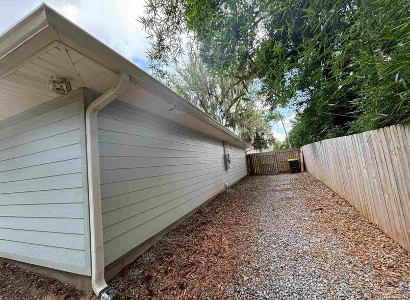 Building Photo - 6587 Park Ave NW