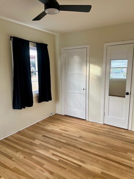 Building Photo - 525 W Plymouth St