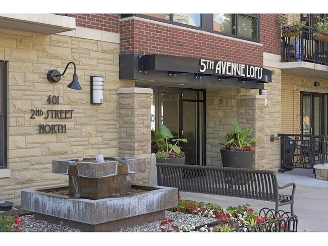 Building Photo - 401 N 2nd St