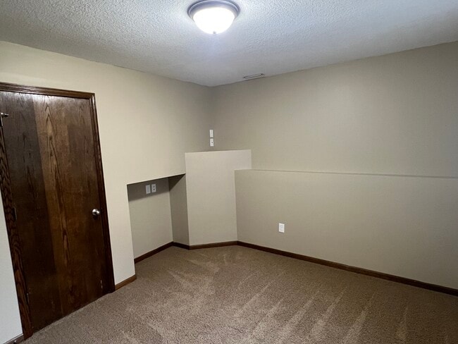 Building Photo - 5179 Castleview Dr NW