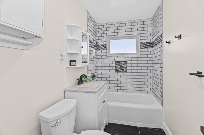 Building Photo - 537 County Line Rd