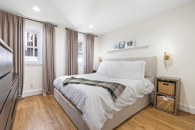 Building Photo - 171 H St