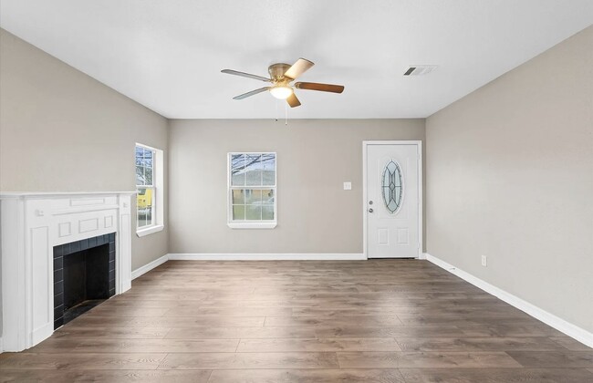 Building Photo - 5244 Leeland St