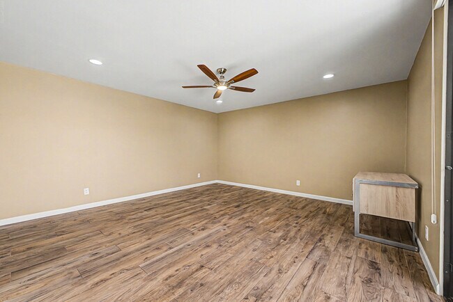 Building Photo - 7825 E San Carlos Rd