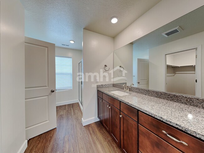 Building Photo - 1205 Wagon Way