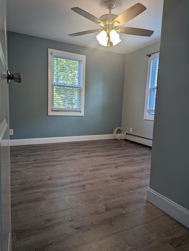 Building Photo - 15 Plandome Pl