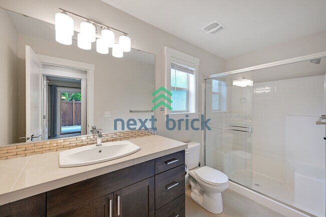 Building Photo - Spacious 4-Bed Retreat with 3.5 Baths in Bothell – Your Dream Home Awaits!