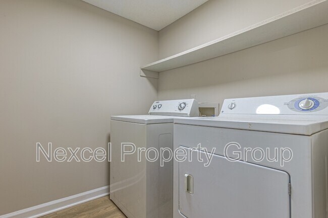 Building Photo - 6730 Racquet Club Dr