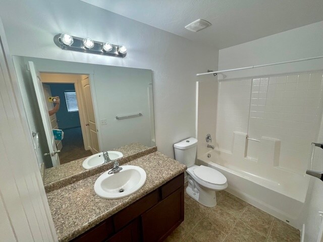Building Photo - 2668 Cottonwood Dr