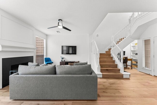 Building Photo - 7 S Avonlea Cir