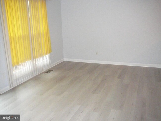 Building Photo - 302 Harrogate Rd