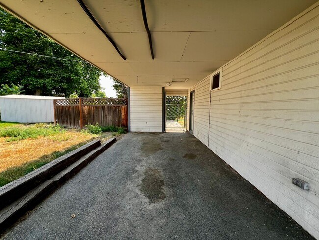 Building Photo - 3702 Parkway Ln