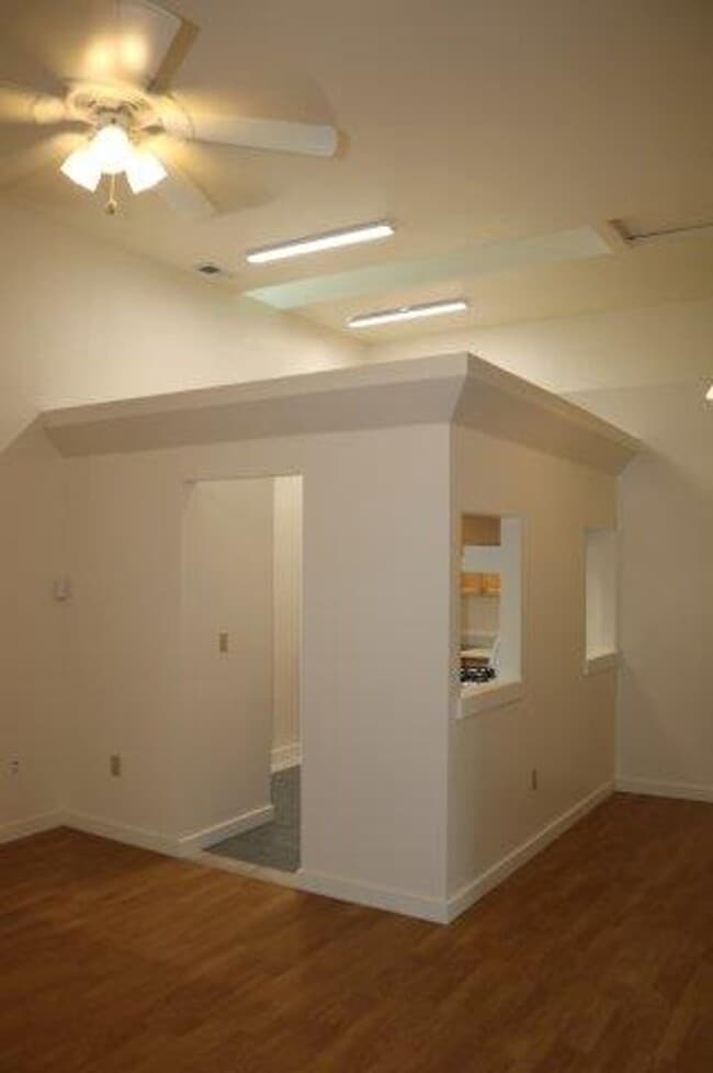 Building Photo - 1021 E St