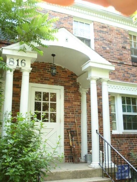 Primary Photo - 816 Greenwood Cir
