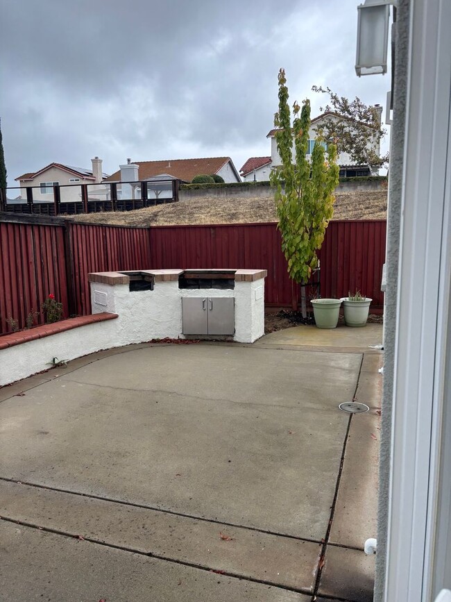 Building Photo - Pittsburg 4 bd, 2.5 ba charming home in excellent location!